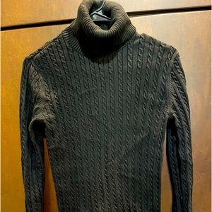 Women’s turtleneck fitted sweater black as medium